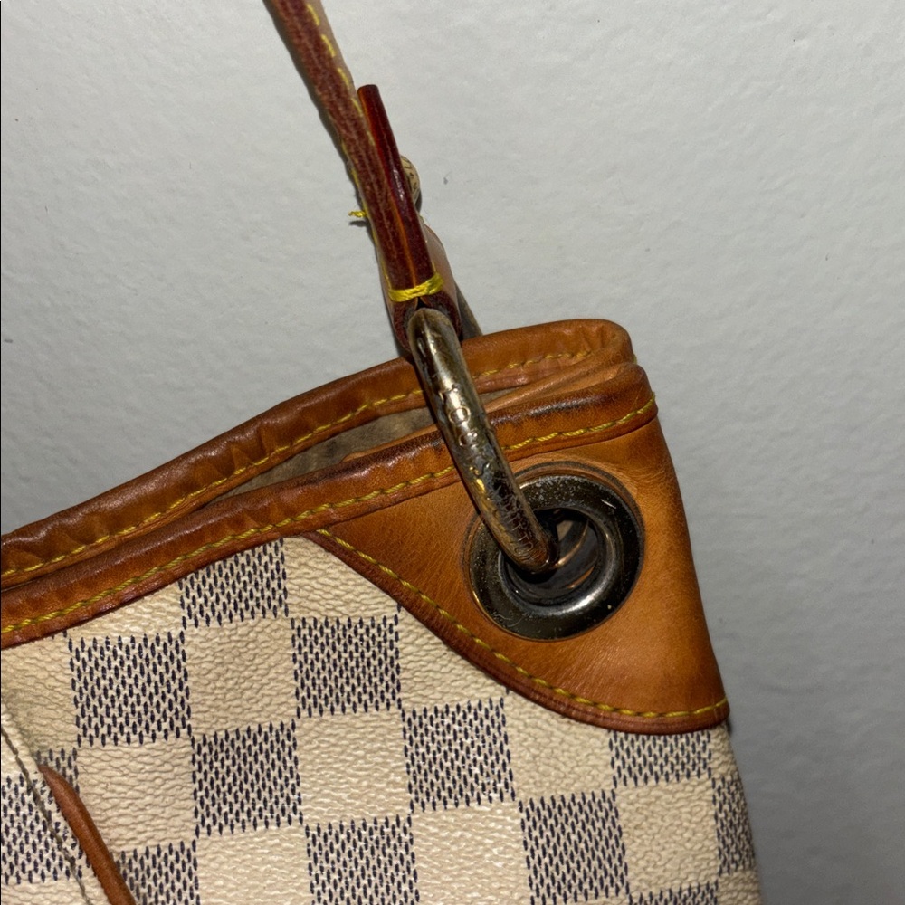 Louis Vuitton Damier Azur Shoulder Bag in Cream and Brown - Picture 3 of 9